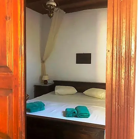 Machi's House Historic In Plaka Village With Private Parking Pollonia