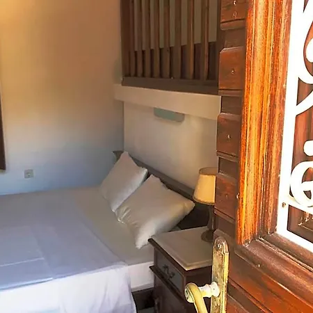Hotel Machi's House Historic In Plaka Village With Private Parking Pollonia