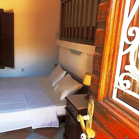 Machi's House Historic In Plaka Village With Private Parking Pollonia