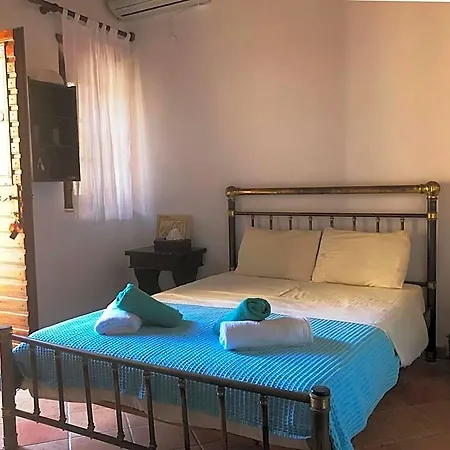 Machi's House Historic In Plaka Village With Private Parking Pollonia