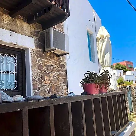 Machi's House Historic In Plaka Village With Private Parking Pollonia
